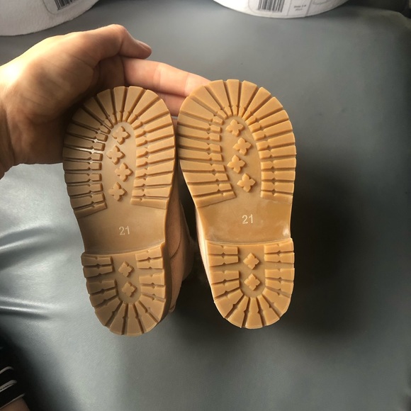 Age of innocence baby girl booties - Picture 2 of 3